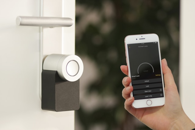 Sistema di allarme smart per casa intelligente con sensori di movimento e sirena Volta