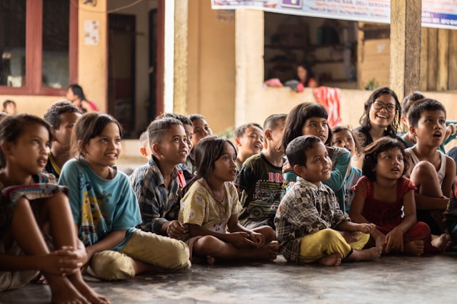Associazioni impegnate a sostenere bambini poveri e famiglie in difficoltà